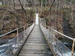 写真：釜淵の滝吊り橋