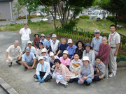 写真3：花壇活動に参加の皆さん