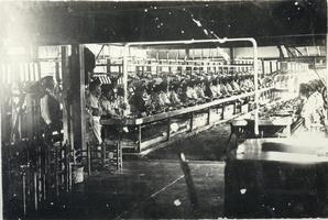 写真：昔の製糸工場