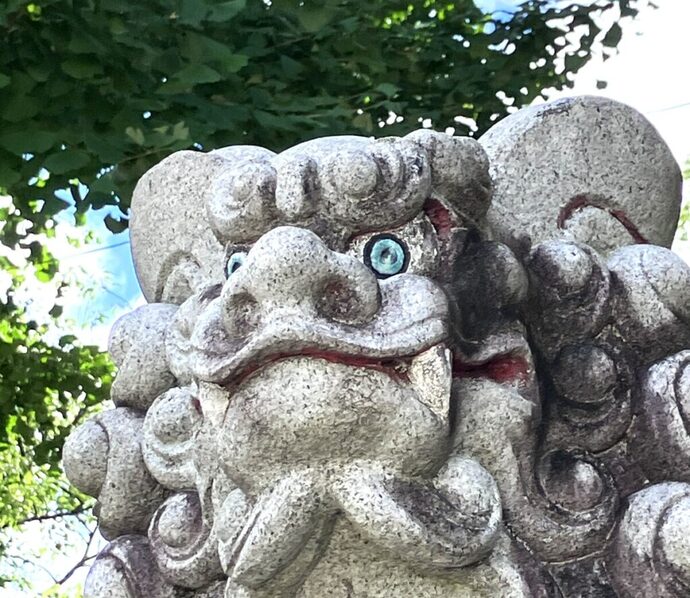 青い目の狛犬 ― 鏑八幡神社