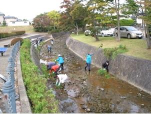 写真：枇杷沢川クリーンアップ大作戦