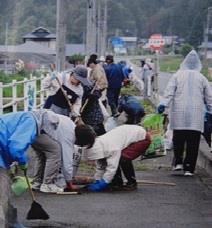 写真：歩道一斉清掃週間の取り組み