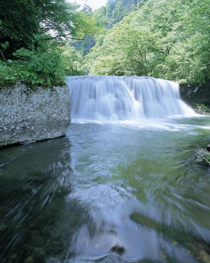 写真2：名勝一の滝の風景