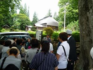 写真：秋田県鹿角市八幡平石鳥谷を訪問する様子