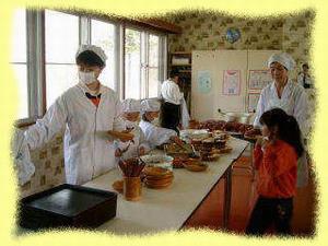 学校給食の様子