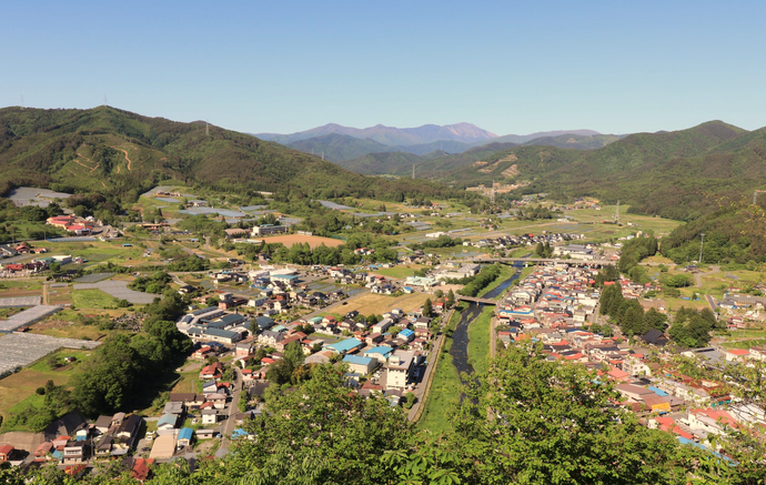 街並み・早池峰山