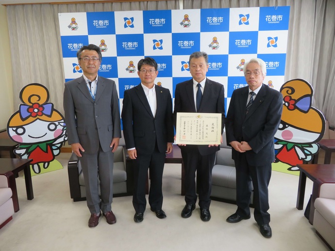 感謝状を贈呈された前人権擁護委員の藤舘茂さん