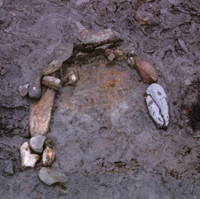 使用された跡が残る3号野外石囲い炉の画像
