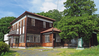 東和町谷内 谷内村村農会館の風景