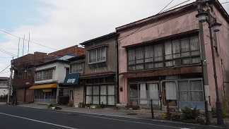 花巻市大通りの古いまち並みの風景