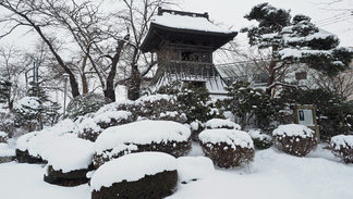 花巻城時代の時鐘と鐘楼の写真