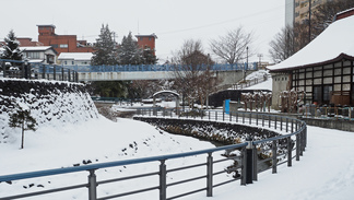 花巻市街地にある大堰川プロムナードの写真