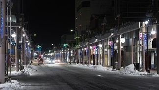 花巻市上町商店街の冬の夜の風景