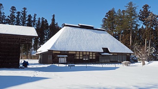 江戸時代の古民家（1）―茅葺家屋の写真（旧熊谷家住宅・花巻市矢沢） 