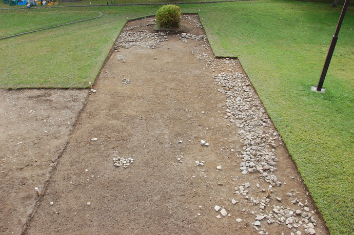 花巻城本丸御殿内の中庭と雨落ちの石