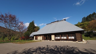 写真：古い農家の建物（花巻市大迫町）