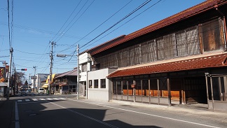 写真：商店街の中の古い商家（1）（花巻市大迫町）