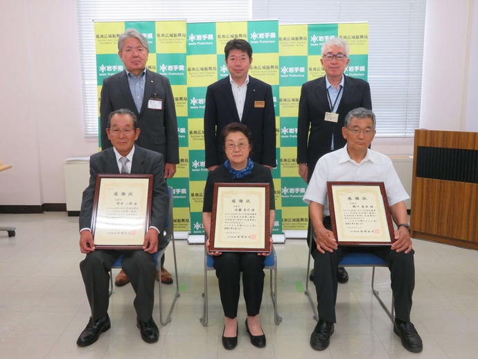 感謝状を贈呈された前交通指導員のみなさん