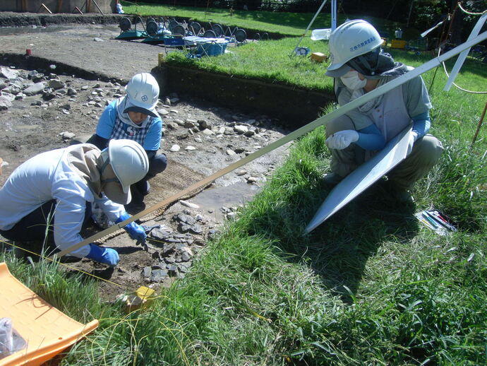 花巻城三之丸跡の発掘調査の写真