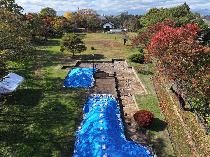 令和5年度の花巻城本丸の東側から見た空中写真