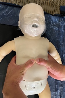 乳児胸骨圧迫