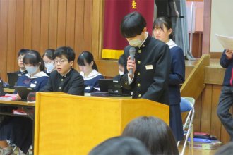 後期生徒総会の答弁の様子1