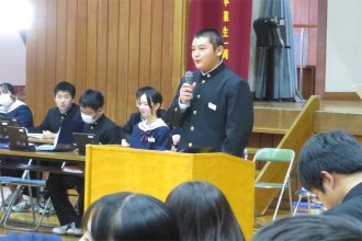 後期生徒総会での答弁の様子2