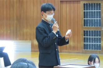 質問する生徒