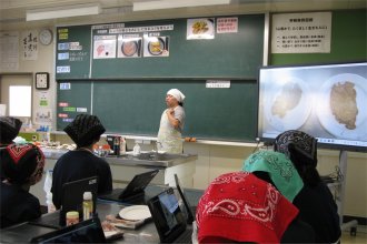 家庭科の授業の様子