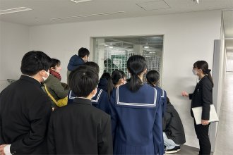 施設見学の様子
