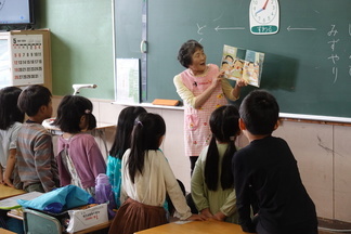 読み聞かせの様子