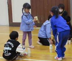  1年生の生活科の交流学習