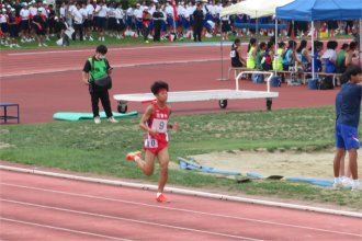 男子3年3000mの競技の様子