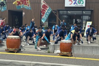 大船渡町のキャッセンでソーラン披露2