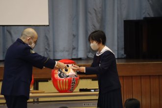 交通安全教室 記念品贈呈