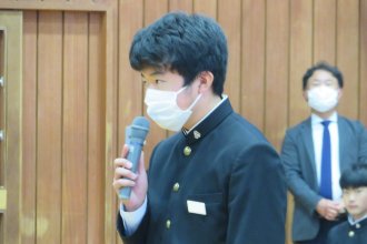 質問する生徒