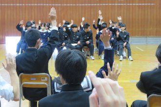 採決の様子