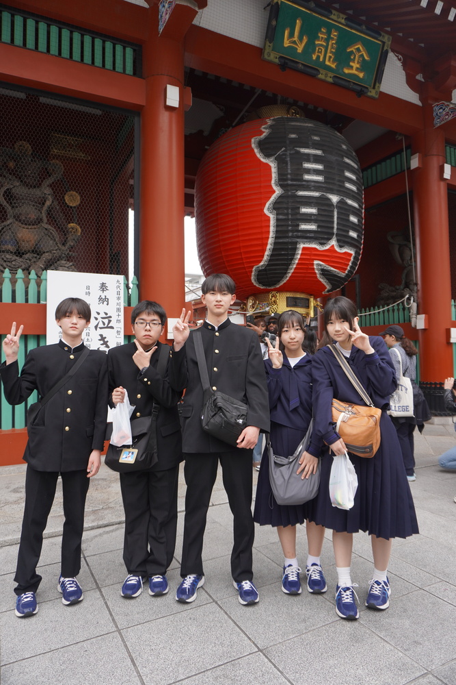 修学旅行雷門前