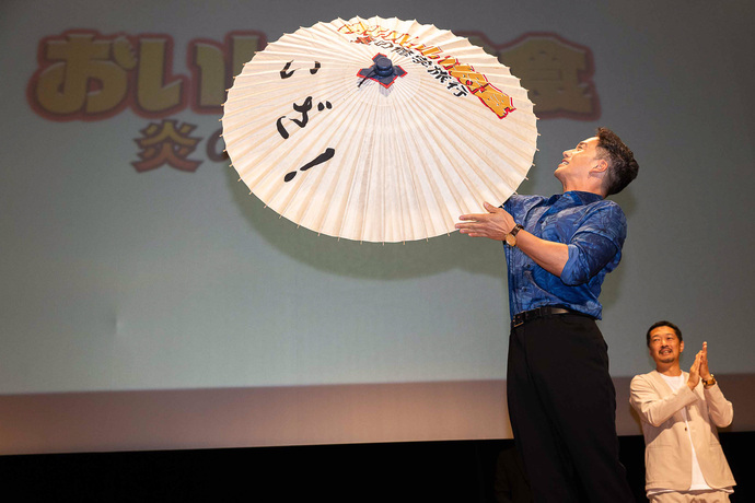 記念品贈呈 滝田工芸 花巻傘