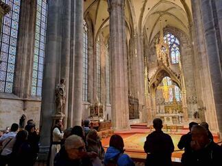 写真：ハイリゲンクロイツを見学する訪問団の様子