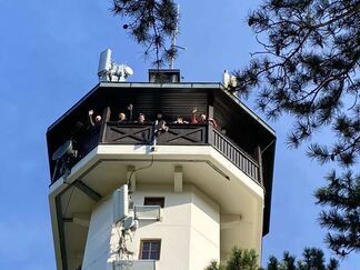 写真：グーグルツィプフ展望台から手を振る訪問団