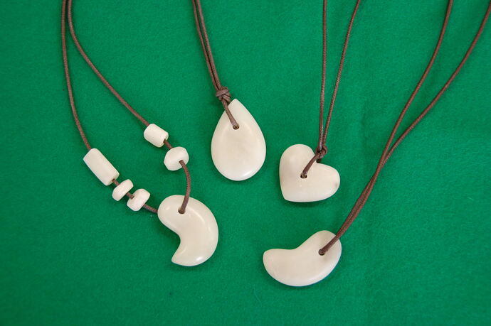 勾玉づくり作品例