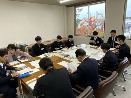 産業建設委員会の様子