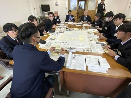 総務委員会の様子