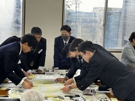 総務委員会の様子2