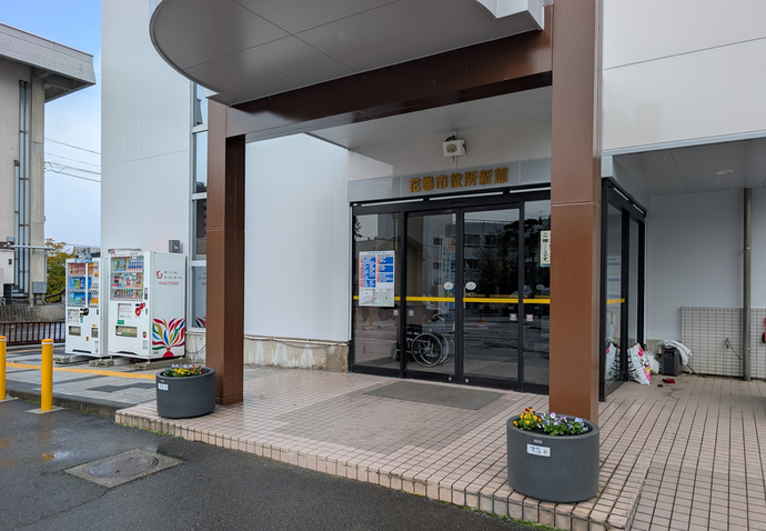 花巻市役所新館入口に設置しました