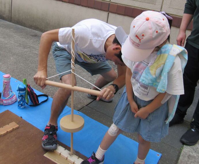 縄文弓矢火起こし体験写真