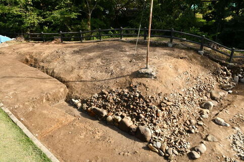 枡形東側土塁の写真