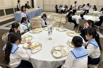 朝食の様子