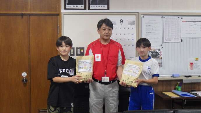 義援金贈呈の様子1